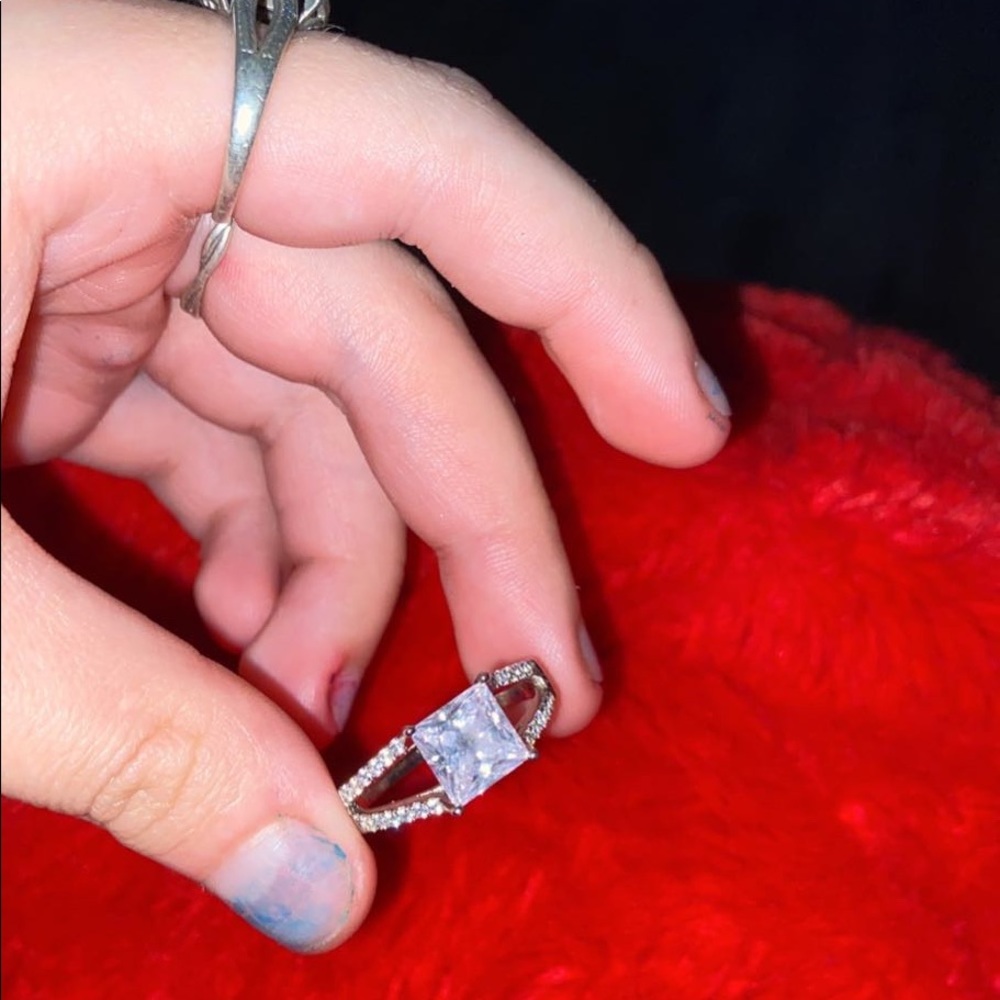 Bridal set, Bradford exchange is the brand and it’s a size 12.